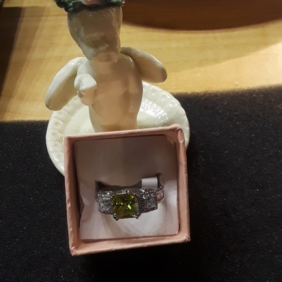 Ladies Peridot & White Sapphire Ring - Picture 2 of 6